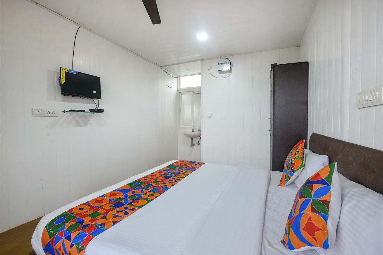 Fabexpress Vincy Palace, Mandrem Beach Hotell Exteriör bild