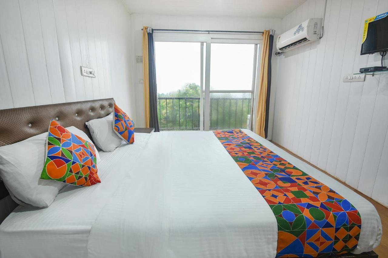 Fabexpress Vincy Palace, Mandrem Beach Hotell Exteriör bild