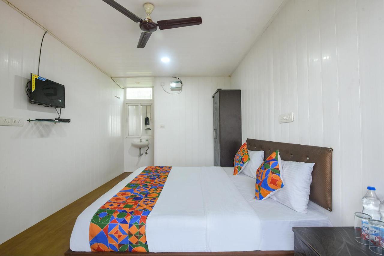 Fabexpress Vincy Palace, Mandrem Beach Hotell Exteriör bild