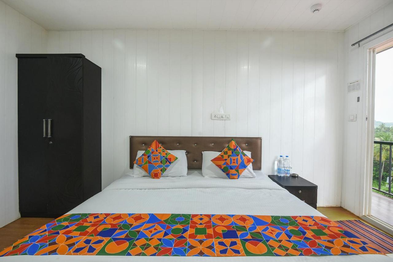 Fabexpress Vincy Palace, Mandrem Beach Hotell Exteriör bild
