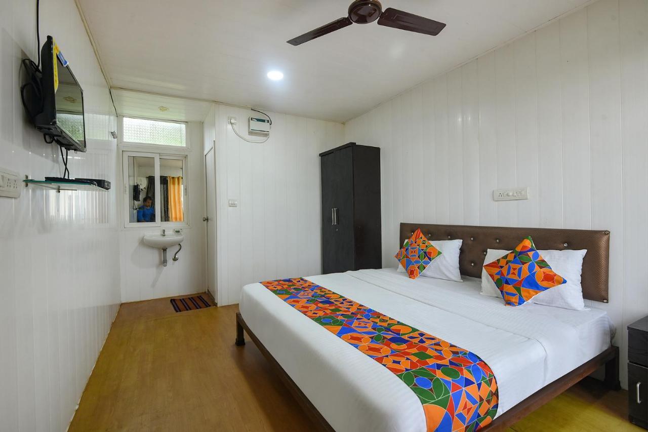 Fabexpress Vincy Palace, Mandrem Beach Hotell Exteriör bild