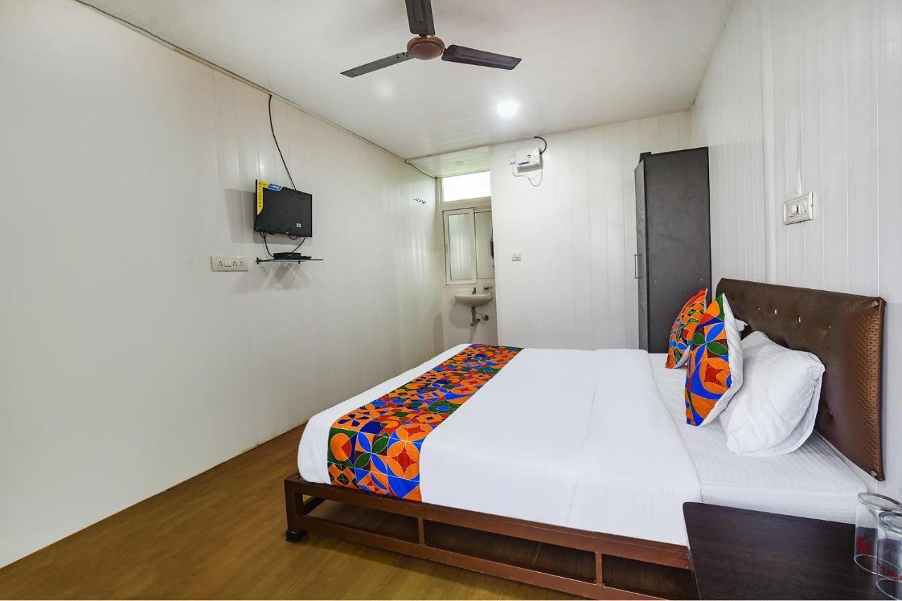 Fabexpress Vincy Palace, Mandrem Beach Hotell Exteriör bild
